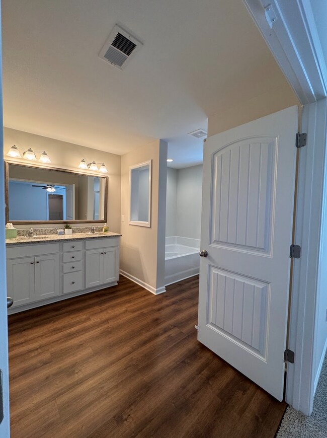 Building Photo - 320 Alameda Ln