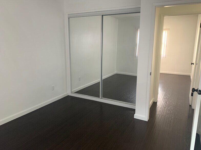 Building Photo - 1330 S Wilton Pl