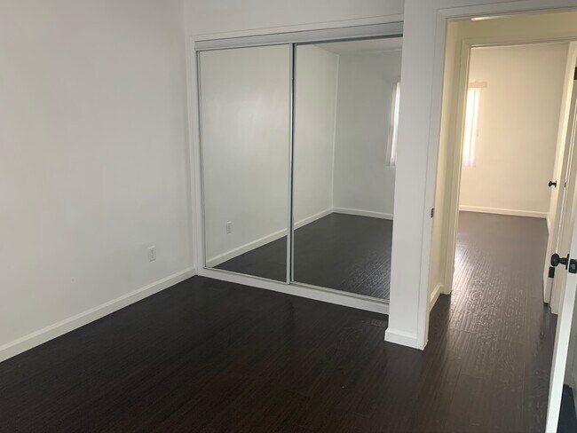 Building Photo - 1330 S Wilton Pl