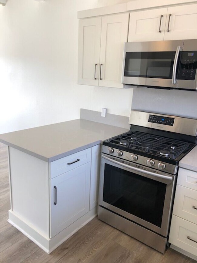 Building Photo - Domingo