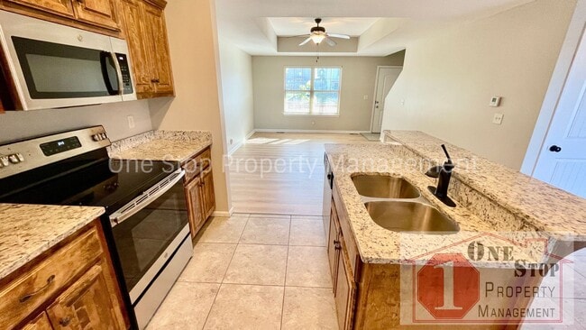 Building Photo - Gorgeous 4 bedroom, 2.5 bath home in Raymore!