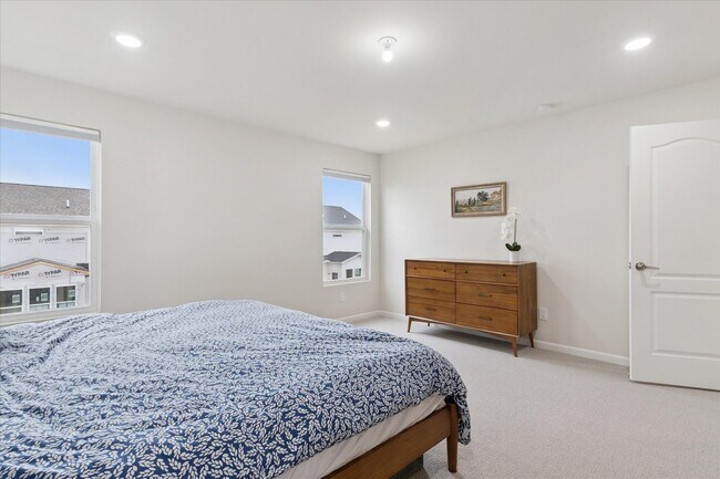 Building Photo - 737 Haywood Dr