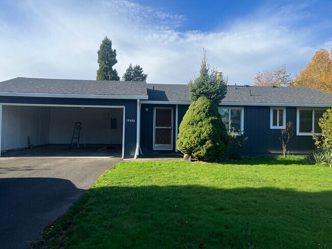 Building Photo - Open Concept: 3 Bed, 1.5 Bath Hidden Gem!