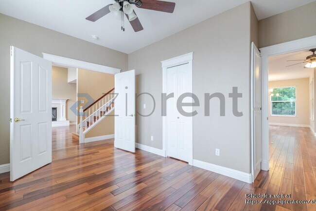 Building Photo - 4042 Plateau Cir