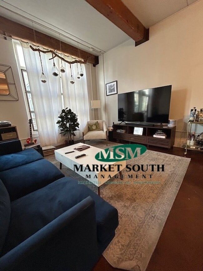 Building Photo - **APPLICATION PENDING!! CONTEMPORARY STARLAND LOFT!