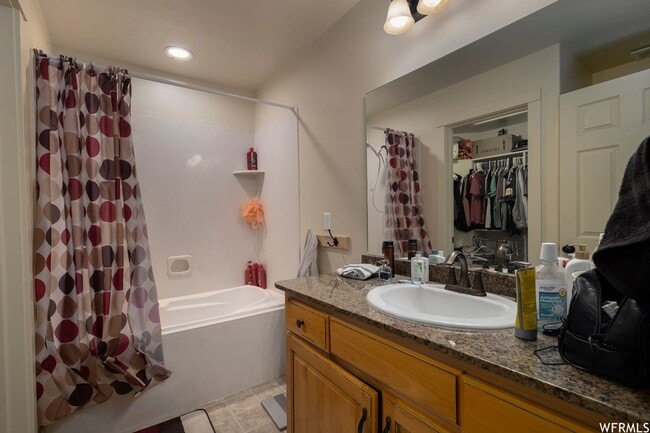 Building Photo - Spacious Vernal Townhome