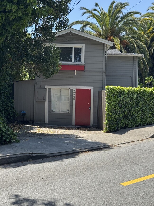 Primary Photo - 226 Sycamore Ave
