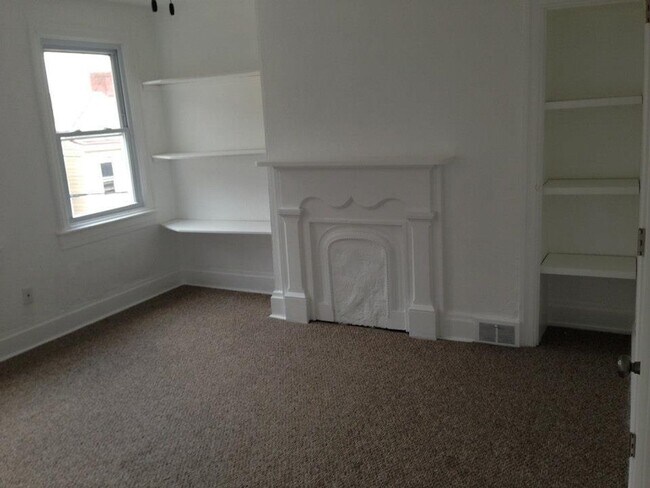 Building Photo - Elegant Modern Renovation. Stainless.Quartz.A/C.Laundry.Private Patio.