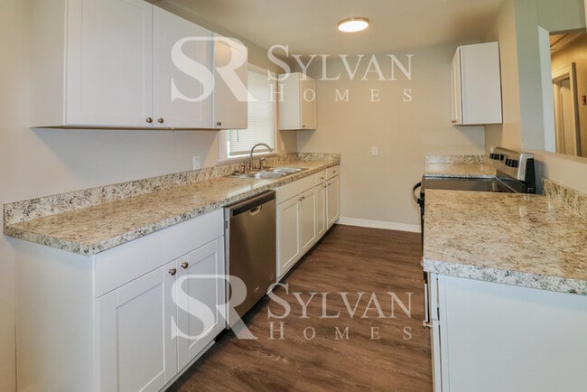 Building Photo - Your dream home is waiting for you. Hurry and Lease today!