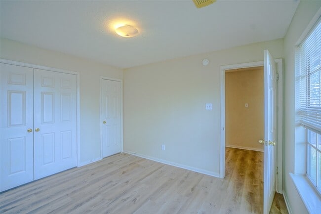 Building Photo - 5602 Whisper Ridge Dr