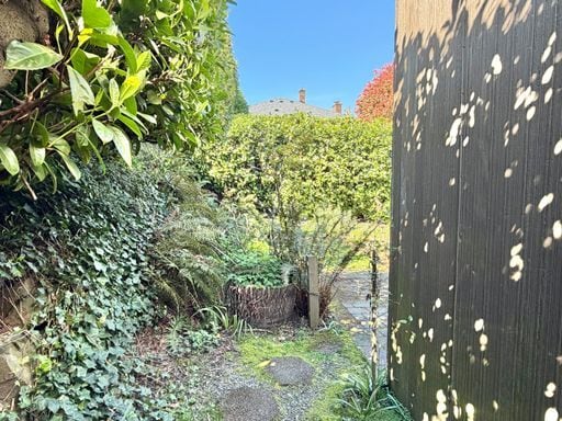 Building Photo - Charming 1-Bedroom Retreat in Queen Anne - Near Fremont! Available Now!