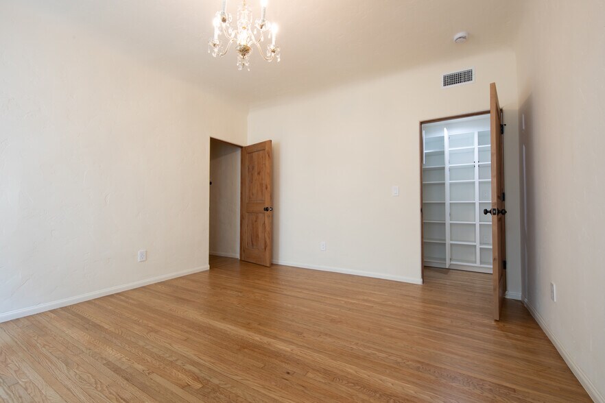 Building Photo - 1260 S Ridgeley Dr