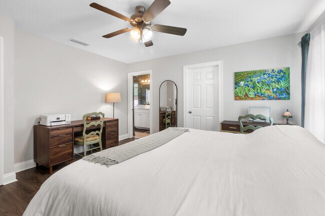 Building Photo - 6042 Capitol Dr