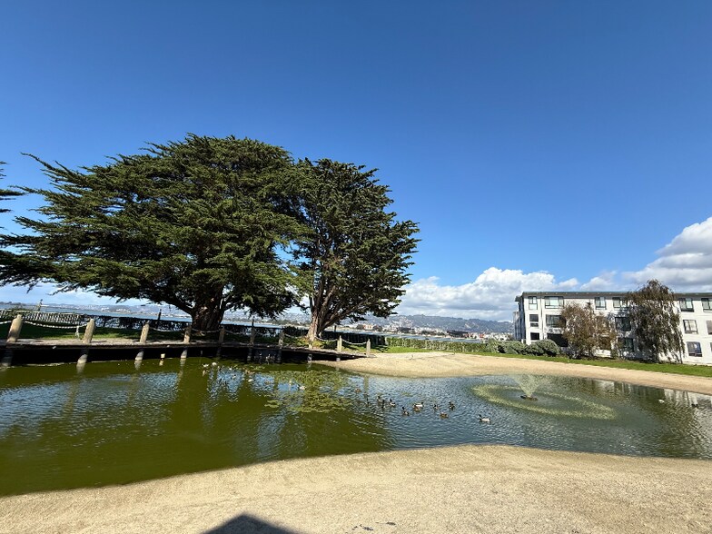 Building Photo - 4 Admiral Dr