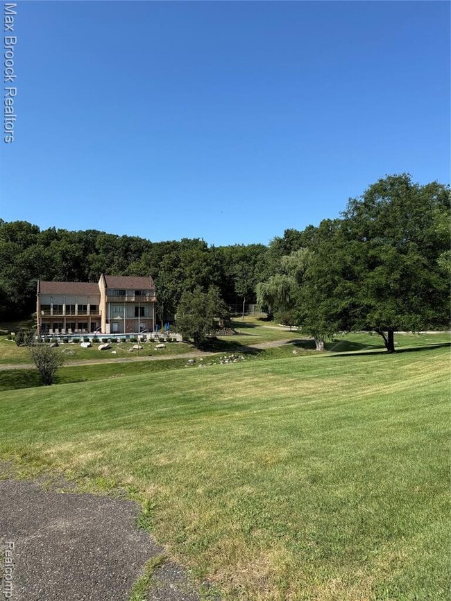 Building Photo - 3028 Moon Lake Dr