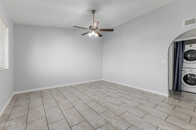 Building Photo - 1005 W Laguna Dr