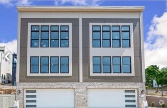 Building Photo - 140 W 13th St