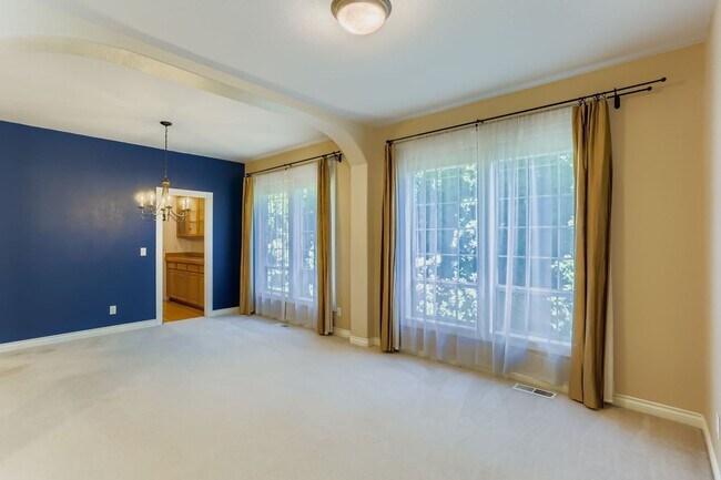 Building Photo - Spacious Bethany Home with Attached Garage, Fenced Yard, Washer/Dryer Included