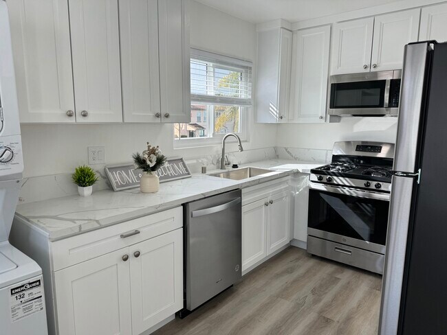 Building Photo - Hurlbut