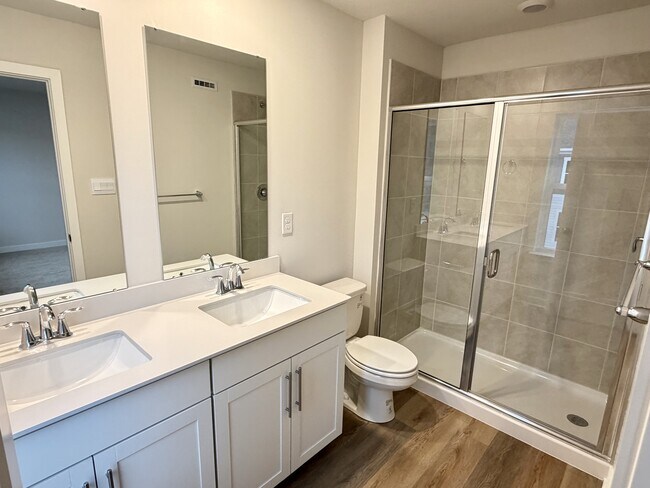 Building Photo - 531 Cooper St