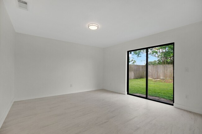 Building Photo - 398 Buttonwood Dr