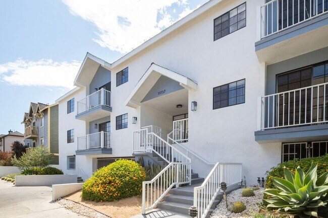 Building Photo - 11737 Courtleigh Dr