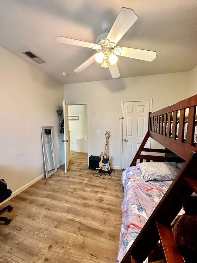 Building Photo - Davis - Centrally Located Home