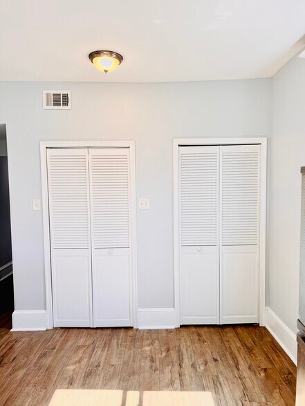 Building Photo - 6020 Catharine St