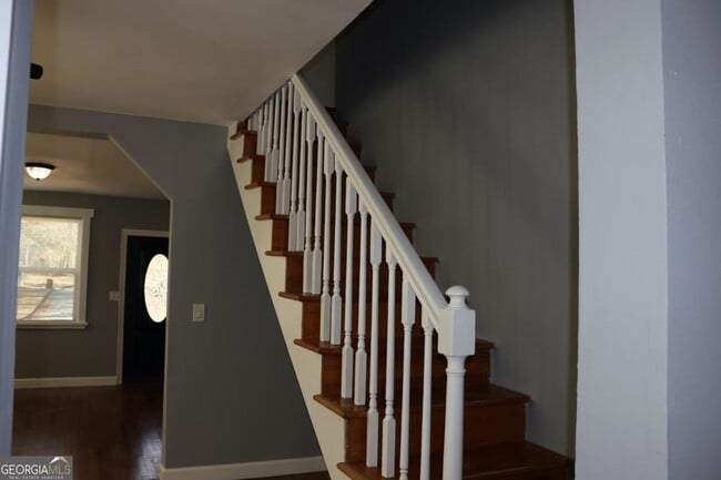 Building Photo - 1526 Childress Dr SW