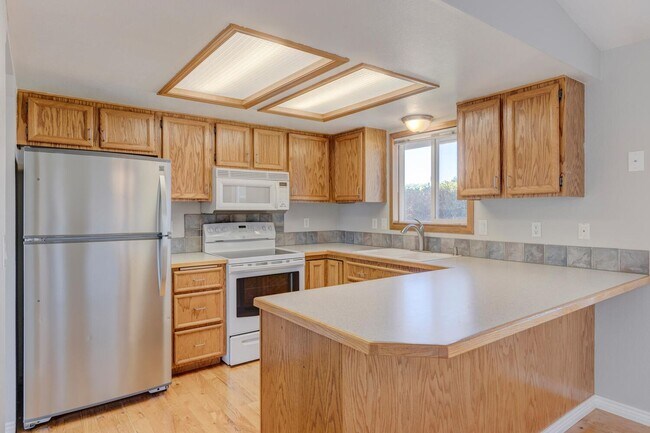 Building Photo - 10934 W Camas St