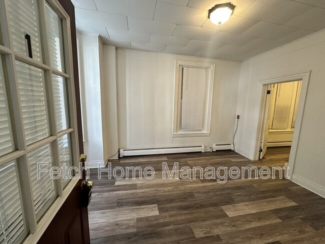 Building Photo - 816 Church St