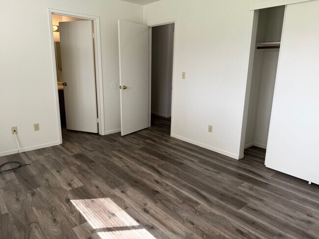 Building Photo - Remodeled 3 bedroom 2 bath house in Citrus Heights HUGE YARD