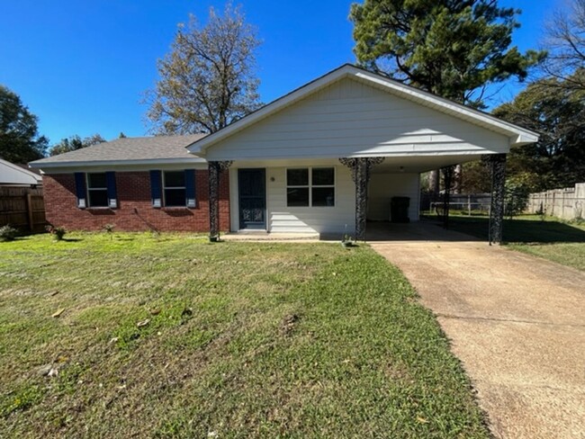 Primary Photo - Renovated 3 Bedroom 1.5 Bath Home for Rent!