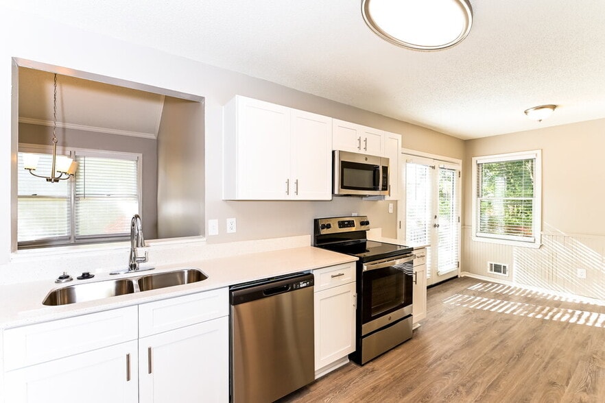 Building Photo - 430 Rosehill Dr