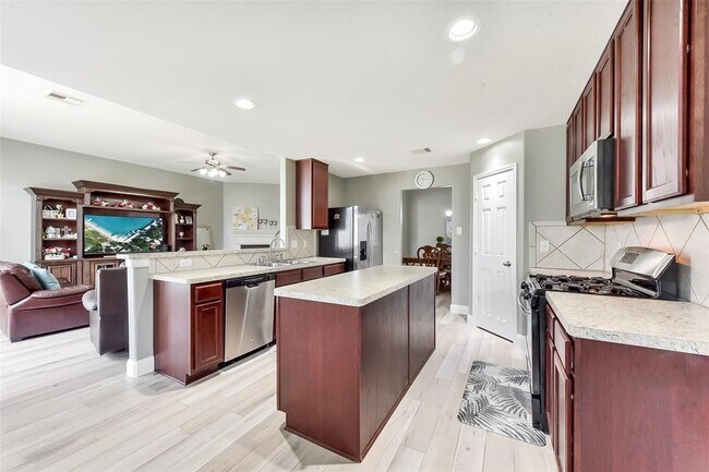 Building Photo - 4102 Loft Square Pl