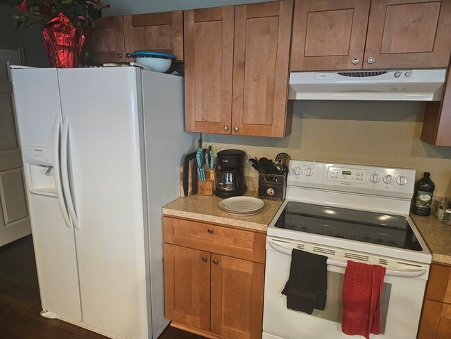 Building Photo - 414 8th Ave NW