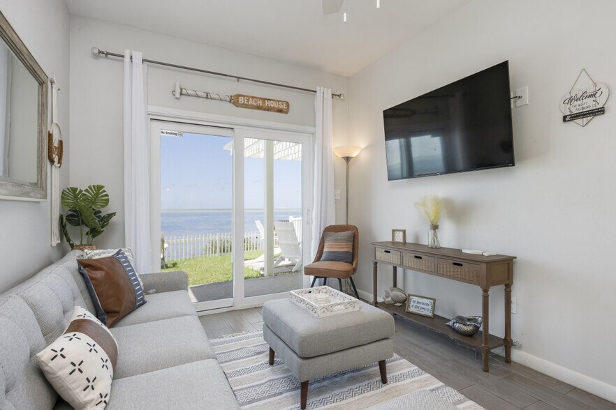 Building Photo - 106 Las Joyas Blvd