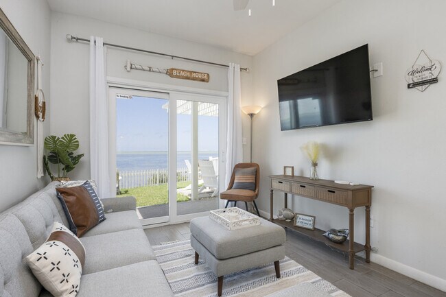 Building Photo - 106 Las Joyas Blvd