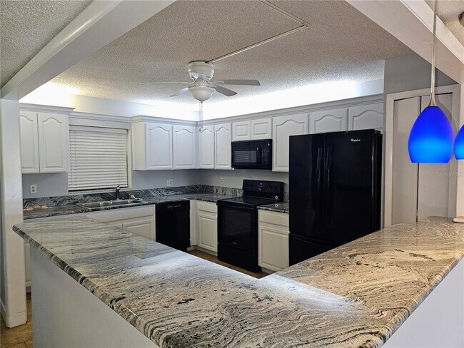 Building Photo - 7600 Sun Island Dr S