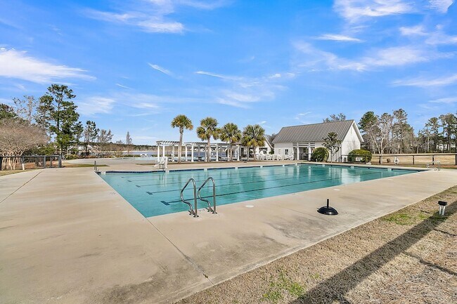 Building Photo - 534 Alderly Dr