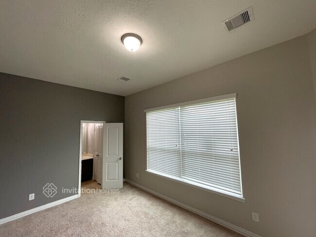 Building Photo - 30702 Basil Trace Dr