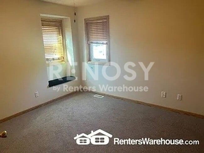 Building Photo - Available June 1st 6 Bedroom 4 Bath Single Family Home in Oakdale