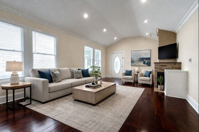 Building Photo - 202 Maurice St