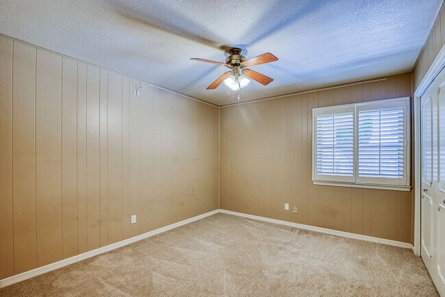 Building Photo - Stunning eastside rental in highly desirable area!