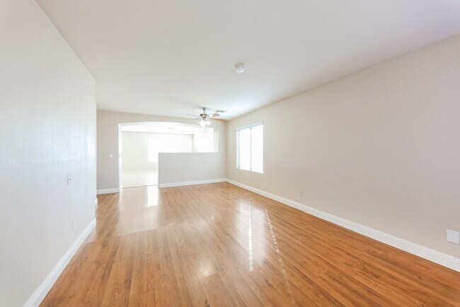 Building Photo - 16255 N 158th Dr