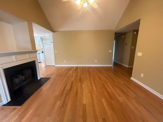 Building Photo - 208 Charles Towne Ct