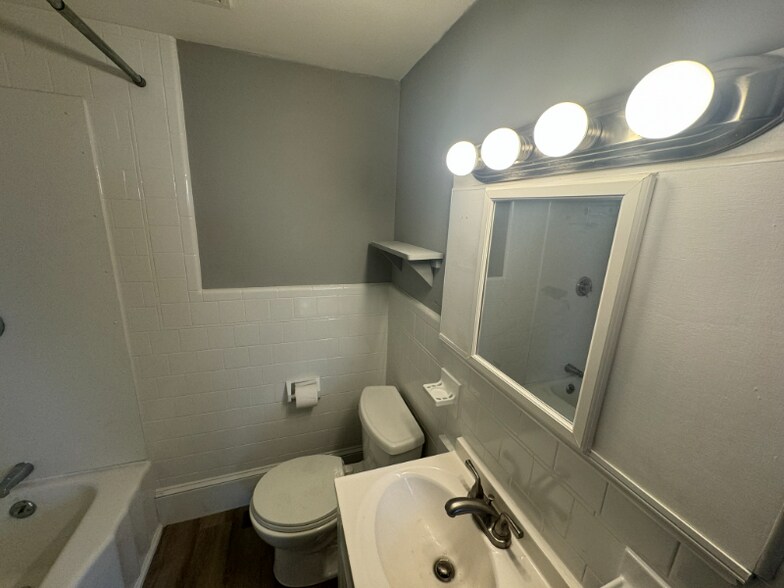 Building Photo - 38 Pengrove St