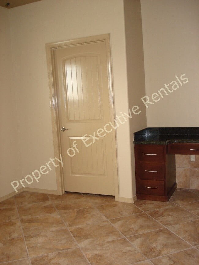 Building Photo - 4206 Tres Ninos Dr