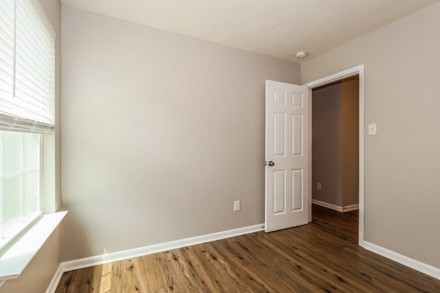 Building Photo - 8138 Sanders Glen Ln