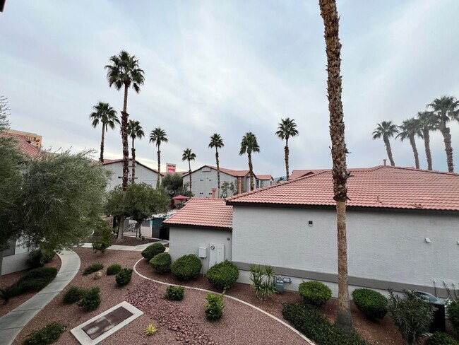 Building Photo - 2615 W Gary Ave